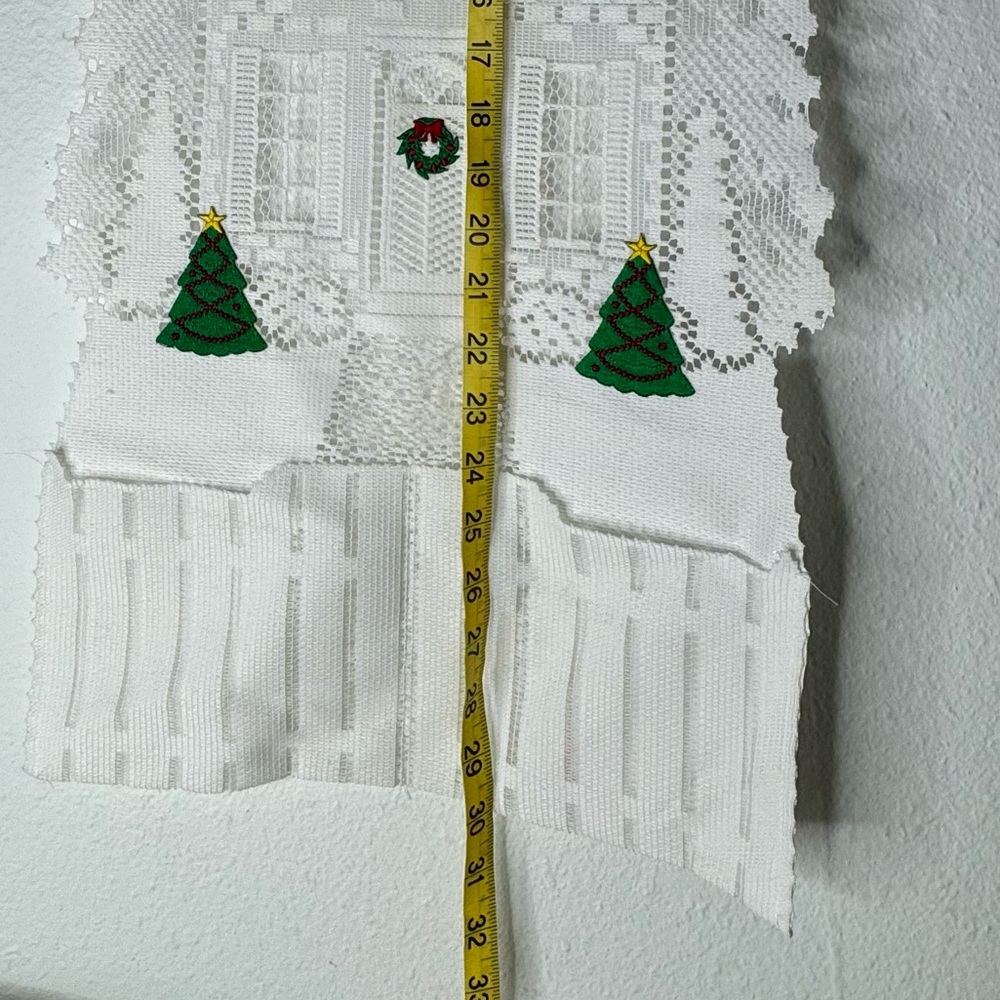 Heritage Lace White Christmas House With Green Wreath And Tree Tapestry Hanger - Picture 7 of 12